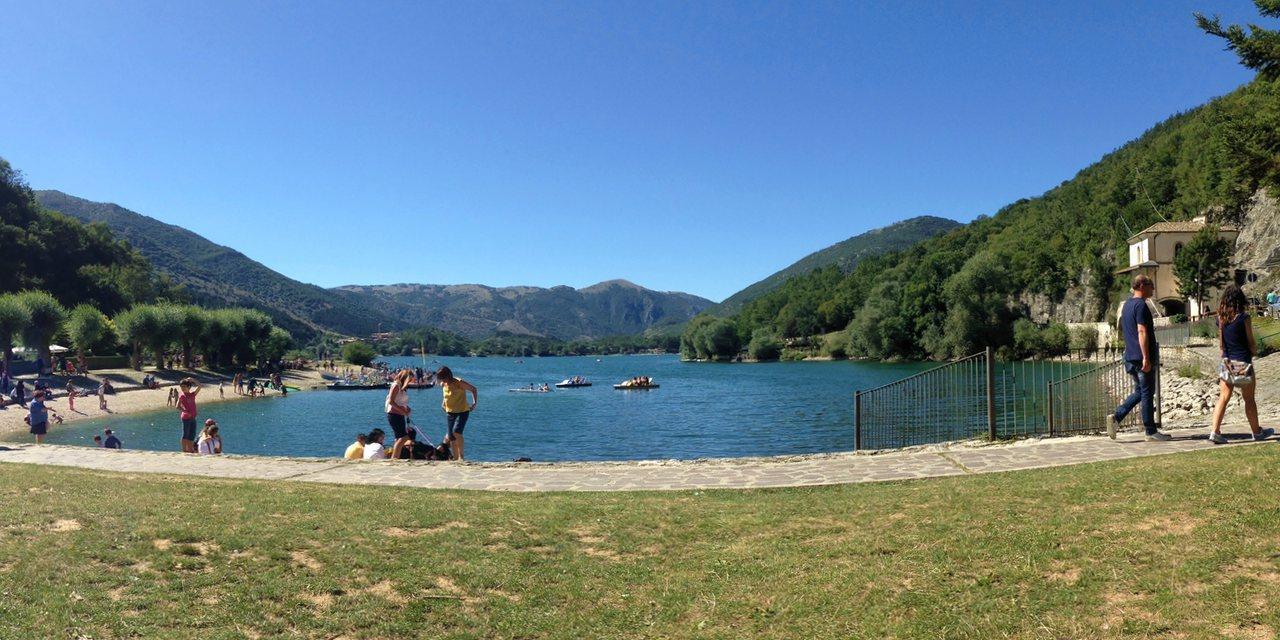 La Locanda Del Lago Lucciola Villalago Екстер'єр фото